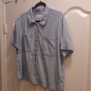 Women's Short Sleeve Light Wash Collared Button Up